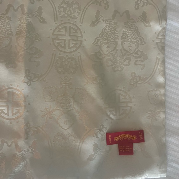 NWOT Shanghai Tang Reversible Silk Wrap Blue ~ Ivory Beautiful - Picture 8 of 10